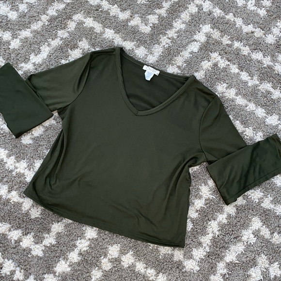Olivia Rae Green Crop top size Large - Picture 4 of 9